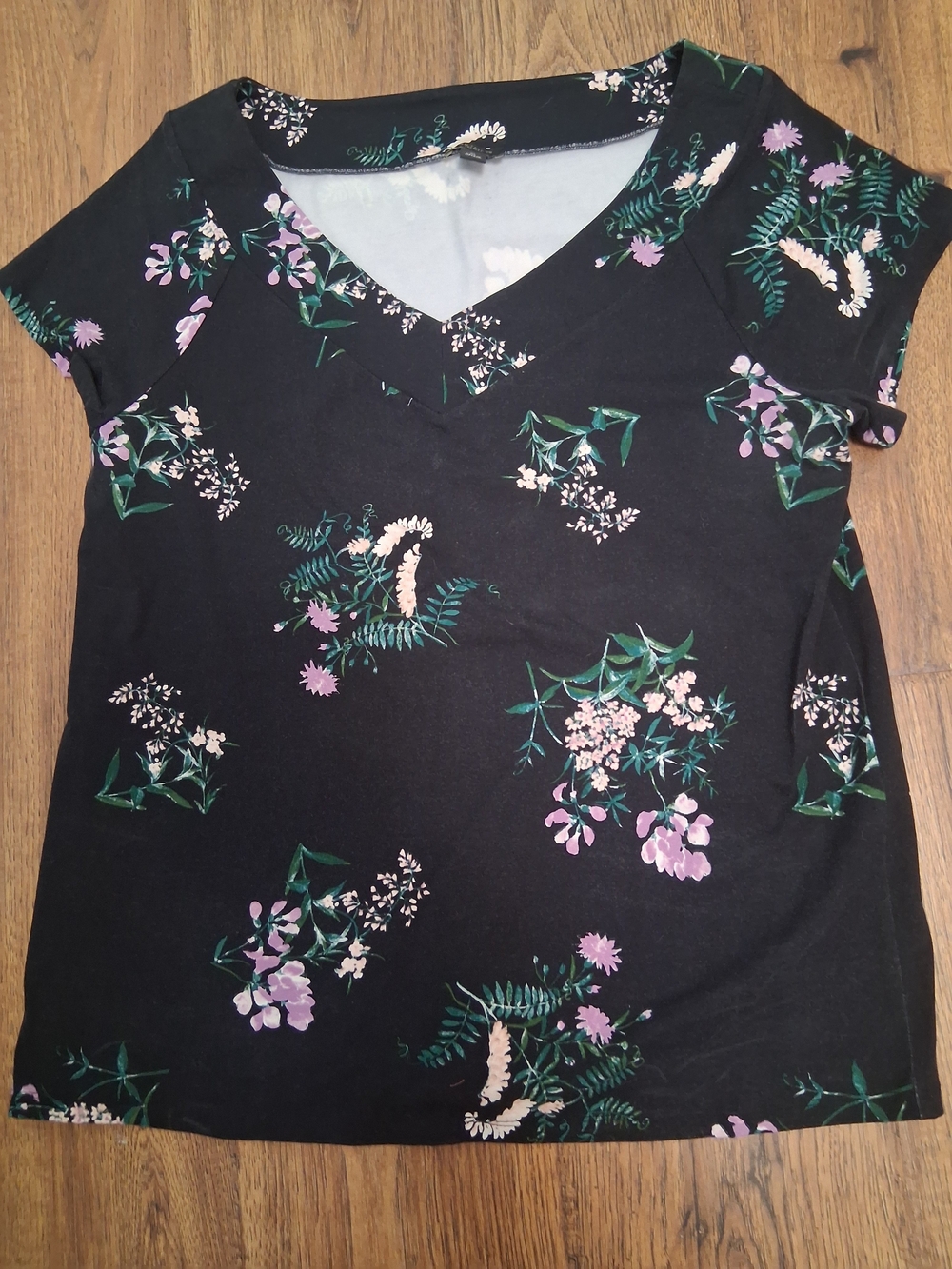 Ann Taylor Black Floral V-Neck Short Sleeve Tee